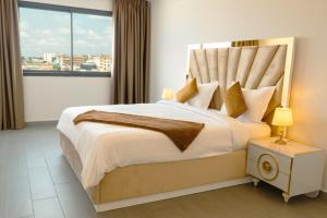 Rúm í herbergi á Lumina Suites +30 myndir