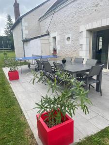 Vonkajšia záhrada v ubytovaní Longère avec Piscine Couverte Chauffée privative de Avril à Septembre