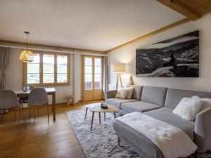 Posezení v ubytování Apartment Chalet Anita by Interhome