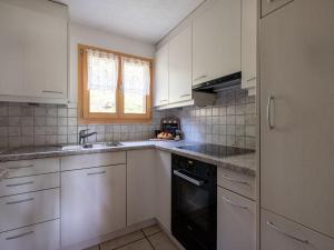 Kuchyň nebo kuchyňský kout v ubytování Apartment Chalet Anita by Interhome + 12 fotografií