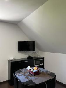 TV a/nebo společenská místnost v ubytování Apartmán Krahule