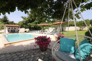 Bazén v ubytování Holiday Homes in Porec - Istrien 10234 nebo v jeho okolí