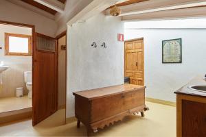 a bathroom with a bench in the corner of a room at Cortijo el Soto in Beas de Segura