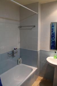 a bathroom with a bath tub and a sink at Espectacular casa Playas de Vera in Playas de Vera