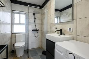 a bathroom with a white toilet and a sink at Modern Comfort App in Las Palmas GC in Las Palmas de Gran Canaria
