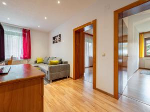 Posezení v ubytování Apartment Kolm by Interhome + 18 fotografií