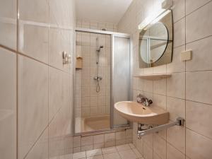 Kupatilo u objektu Apartment Kolm by Interhome