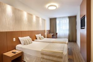 Voodi või voodid majutusasutuse Mirasol Copacabana Hotel toas