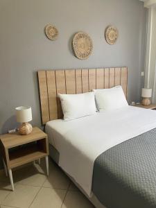 Postel nebo postele na pokoji v ubytování Rondo's Hotel