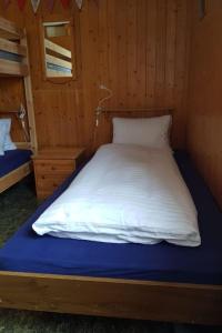 Llit o llits en una habitació de Apartment Bodehus by Interhome