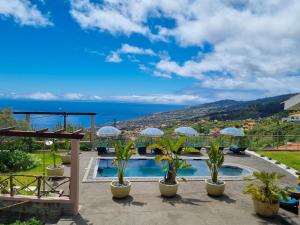 Villa con vistas al océano en Yeotown Health Retreat en Arco da Calheta