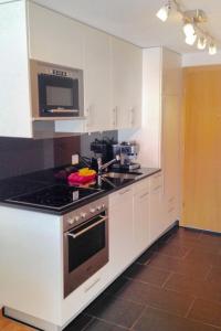 Köök või kööginurk majutusasutuses Apartment Iris A-5 by Interhome
