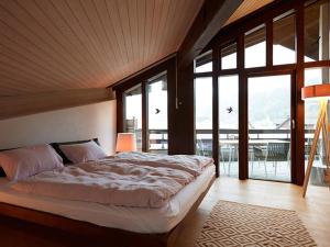 Un pat sau paturi într-o cameră la Apartment Am Dürrbach 2-244 by Interhome