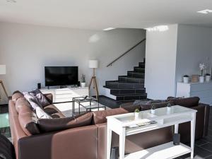 Posezení v ubytování Holiday Home Villa am See 3 by Interhome