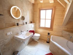 Koupelna v ubytování Apartment Lärche by Interhome