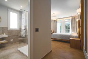 a bedroom with a bed and a bathroom at Villa Margherita in Levanto