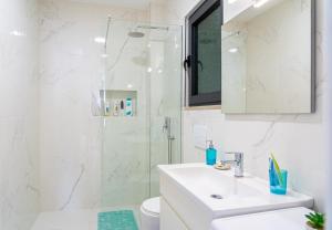 Ένα μπάνιο στο Aja's Apartment +16 φωτογραφίες