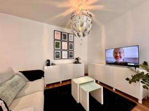 TV a/nebo společenská místnost v ubytování Schöne Ferienwohnung
