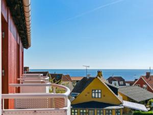 balcone con vista sulla città e sull'oceano di Apartment Eicke - 400m from the sea by Interhome a Gudhjem