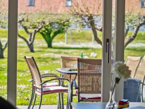 Zahrada ubytování Apartment Bratko - 300m from the sea by Interhome