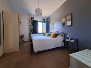 A bed or beds in a room at B&B Domu Mea