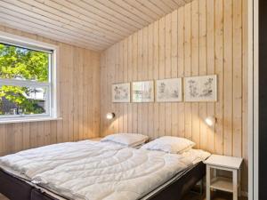 Postel nebo postele na pokoji v ubytování Holiday Home Myriam - 50m from the sea by Interhome