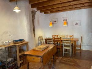 Reštaurácia alebo iné gastronomické zariadenie v ubytovaní Cortijo Vacas Gordas Villas