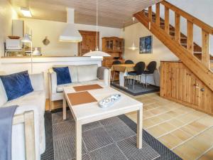 Posezení v ubytování Apartment Rufina - 3-5km from the sea by Interhome + 16 fotografií
