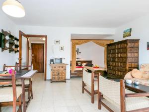 Posezení v ubytování Apartment Roses Holiday Center-19 by Interhome