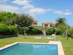 Bazén v ubytovaní Holiday Home Mas Rovira 8 by Interhome alebo v jeho blízkosti