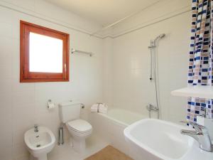 Kúpeľňa v ubytovaní Holiday Home Mas Rovira 8 by Interhome