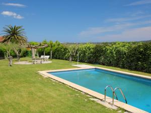 Bazén v ubytovaní Holiday Home Mas Rovira 8 by Interhome alebo v jeho blízkosti