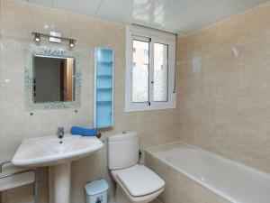 Koupelna v ubytování Apartment Gala II by Interhome