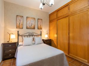 Posteľ alebo postele v izbe v ubytovaní Holiday Home Villa San Vicente by Interhome