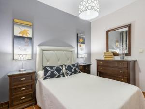 Posteľ alebo postele v izbe v ubytovaní Holiday Home Villa San Vicente by Interhome