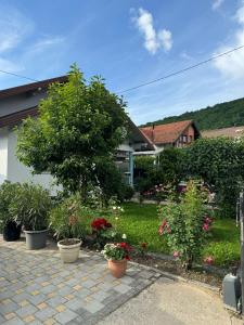 a garden with plants and flowers in a yard at Apartment Deluxe Holiday in Bihać