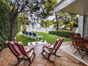 Κήπος έξω από το Holiday Home Es Clot by Interhome