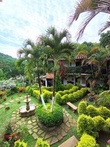 Hotel Campestre Casona del Camino Real外面的花园