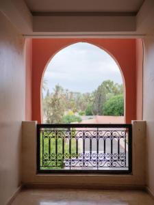 Balkón nebo terasa v ubytování Family Illuminated Apartment With Pool