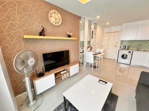 Køkken eller tekøkken på CORNER 1 Bedroom Condo in Amazon Residence + 8 billeder