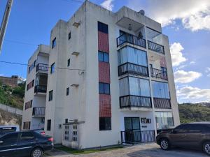 a building with cars parked in front of it at APARTAMENTO EM GARANHUNS PERTO De TUDO in Garanhuns