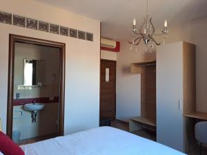 A bed or beds in a room at B&B Domu Mea