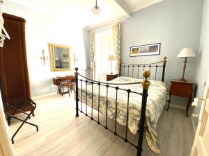 a bedroom with a bed and a desk and a mirror at Maison Ville-Limoux in Limoux