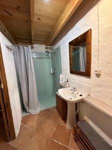 A bathroom at Cortijo Vacas Gordas Villas