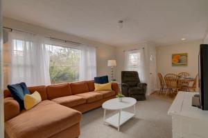 Un lugar para sentarse en Fully fenced yard and minutes to bayside beaches