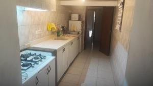 Η κουζίνα ή μικρή κουζίνα στο Apartment & Rooms Constantí +12 φωτογραφίες