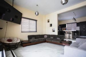 Gallery image of New Family-Friendly Poolside Escape in Pazulco