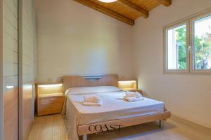 Postel nebo postele na pokoji v ubytování Cala Sassari - Pieds dans l'eau