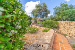 Zahrada ubytování Cala Sassari - Pieds dans l'eau