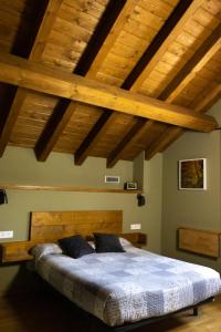 Postel nebo postele na pokoji v ubytování Hostal Rural Iratiko Urkixokoa